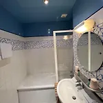 Logis & Restaurant - Les Bords De Seine Hotel 4*