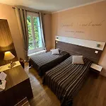Hotel Logis & Restaurant - Les Bords De Seine