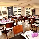 Hotel Logis & Restaurant - Les Bords De Seine