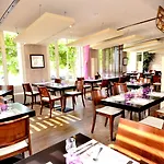 Hotel Logis & Restaurant - Les Bords De Seine 4*
