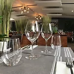 Hotel Logis & Restaurant - Les Bords De Seine La Roche-Guyon