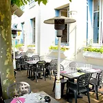 Hotel Logis & Restaurant - Les Bords De Seine