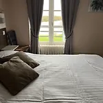 Hotel Logis & Restaurant - Les Bords De Seine