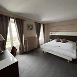 Hotel Logis & Restaurant - Les Bords De Seine 4*