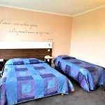 Hotel Logis & Restaurant - Les Bords De Seine