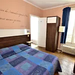 Hotel Logis & Restaurant - Les Bords De Seine