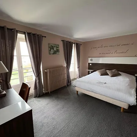 Logis & Restaurant - Les Bords De Seine Hotell