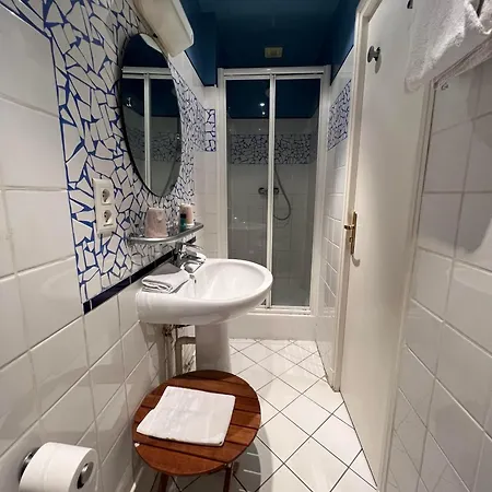 Logis & Restaurant - Les Bords De Seine 4*