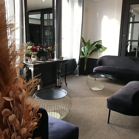 Hotel Logis & Restaurant - Les Bords De Seine
