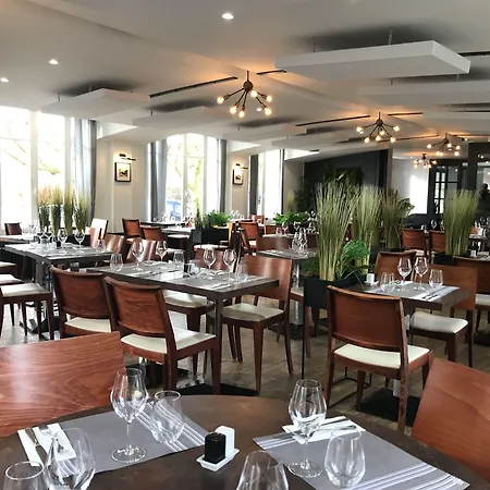 Hotel Logis & Restaurant - Les Bords De Seine 4*