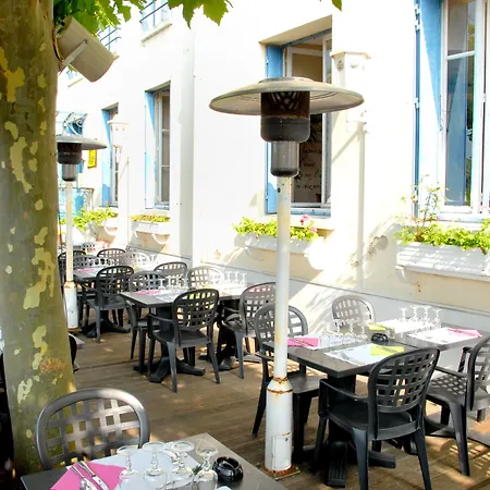 Hotell Logis & Restaurant - Les Bords De Seine