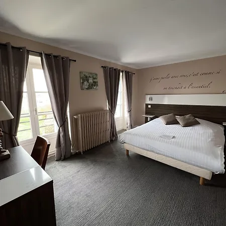 Hotell Logis & Restaurant - Les Bords De Seine 4*