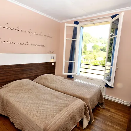 Logis & Restaurant - Les Bords De Seine Hotell 4*