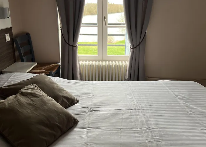 Hotel Logis Hôtel&restaurant - Les Bords De Seine